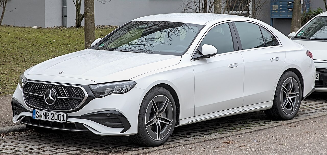 مرسيدس-بنز E300 AMG Line 2026